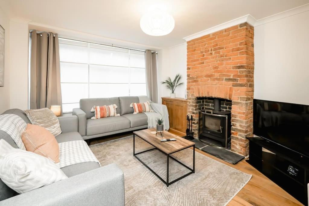 3 Bedroom Home Close To Town Centre With Wifi & Garden Tunbridge Wells Buitenkant foto