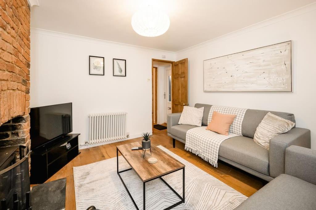 3 Bedroom Home Close To Town Centre With Wifi & Garden Tunbridge Wells Buitenkant foto