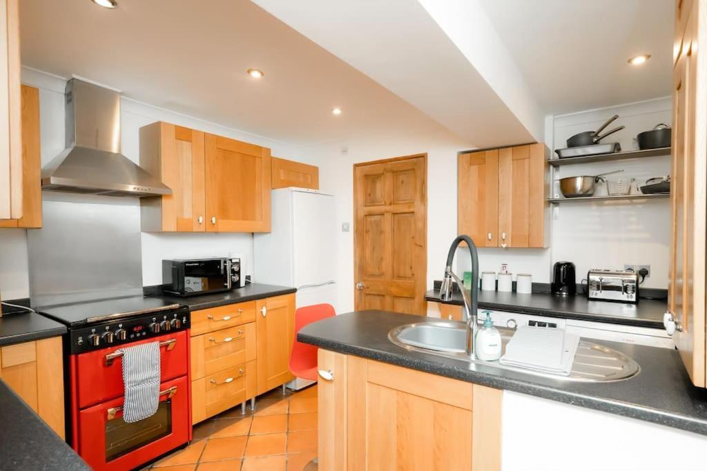 3 Bedroom Home Close To Town Centre With Wifi & Garden Tunbridge Wells Buitenkant foto