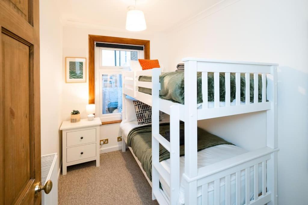 3 Bedroom Home Close To Town Centre With Wifi & Garden Tunbridge Wells Buitenkant foto