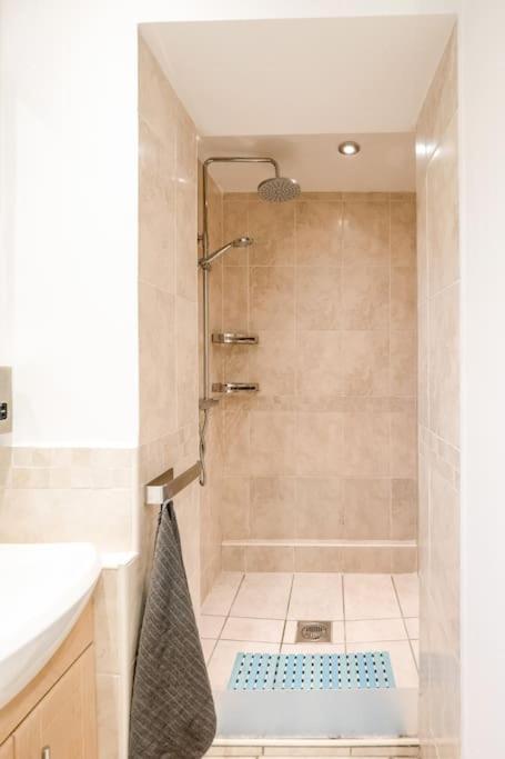 3 Bedroom Home Close To Town Centre With Wifi & Garden Tunbridge Wells Buitenkant foto