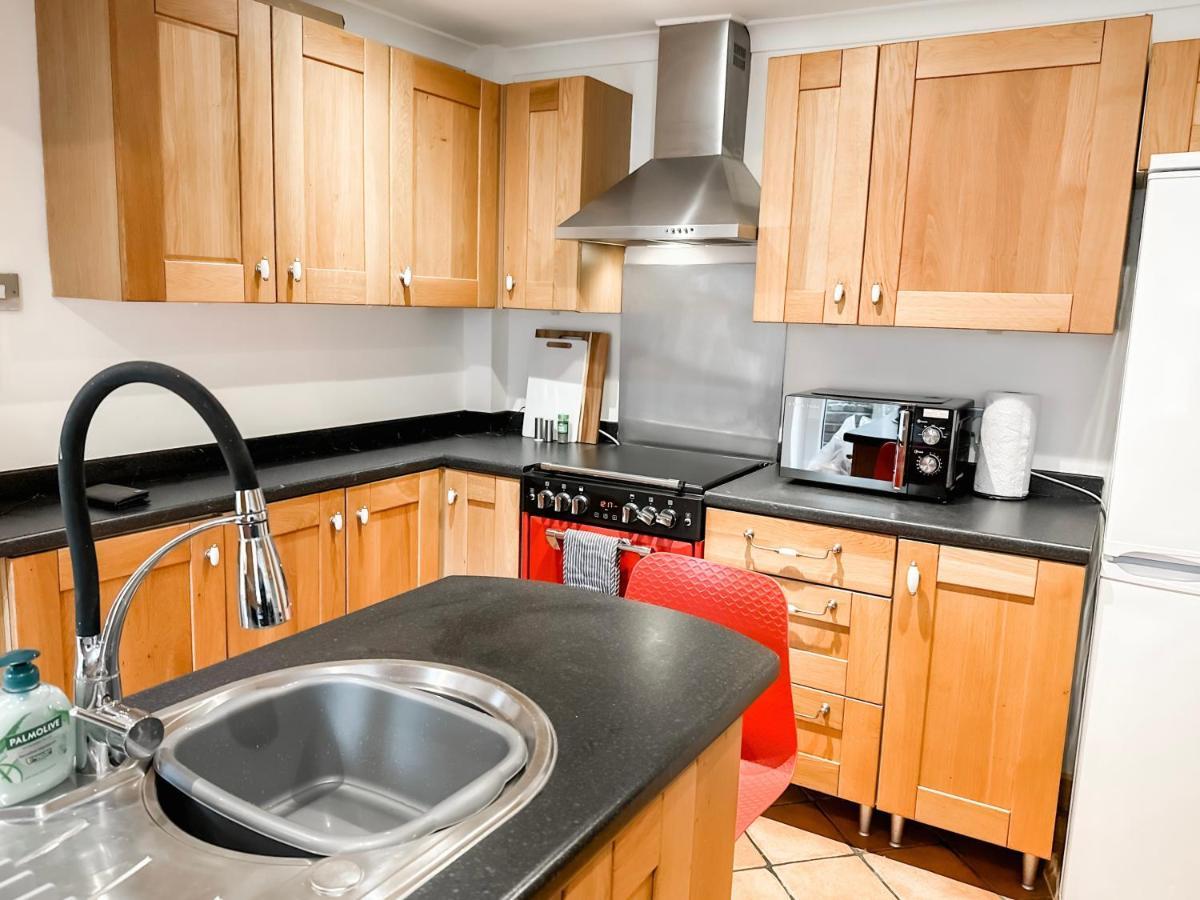 3 Bedroom Home Close To Town Centre With Wifi & Garden Tunbridge Wells Buitenkant foto